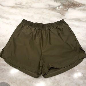 Madewell Pull-On Active Shorts in Olive Green